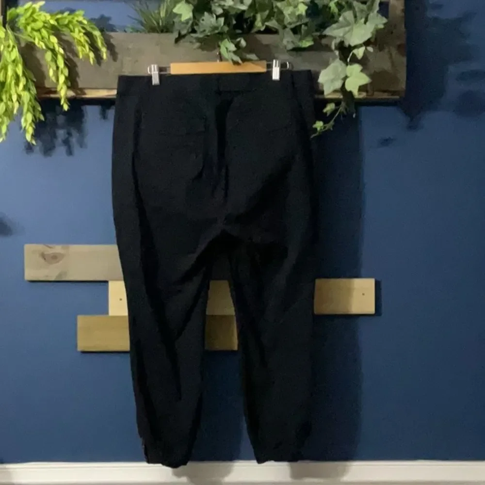 Torrid Women's Black Jeans Feel the Fit Jogger w/zippers at hem EUC Size 18